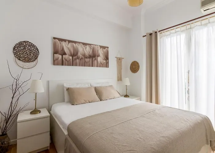 Cozy With Private Courtyard, Near Syngrou-Fix Metro Station